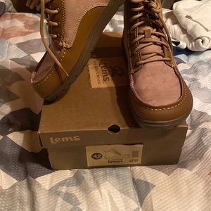 Mens size 42 Lems boots shoes new boulder boot